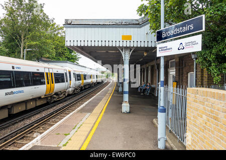 Broadstairs Station Rail Passagiere Kent UK Stockfoto