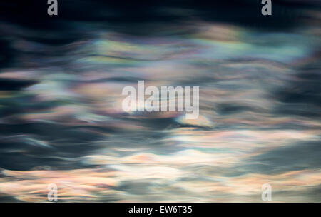 Nacreous Wolken über Ross Island, Antarktis Stockfoto