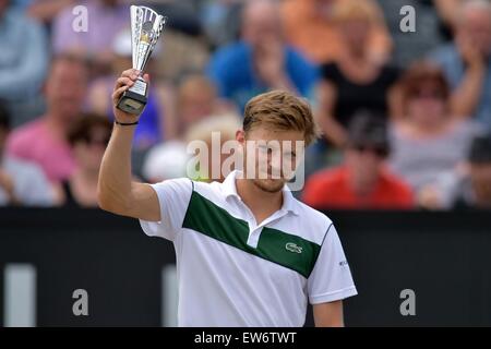 HERTOGENBOSCH, Niederlande. 14. Juni 2015. ATP Topshelf Herren-Einzel-Tennis-Finale. Nicolas Mahut vs. David Goffin. David Goffin (BEL) mit seinem 2. platzierte Trophy © Action Plus Sport/Alamy Live News Stockfoto