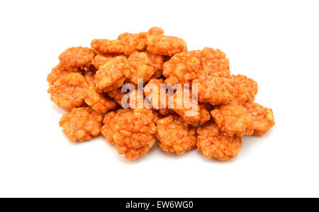 Würzige Chili Reiscracker, isoliert auf weißem Hintergrund Stockfoto