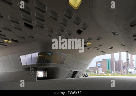 Wissenschaftsmuseum Phaeno in Wolfsburg-Niedersachsen-Deutschland modernen organischen Architektur Europas Stockfoto