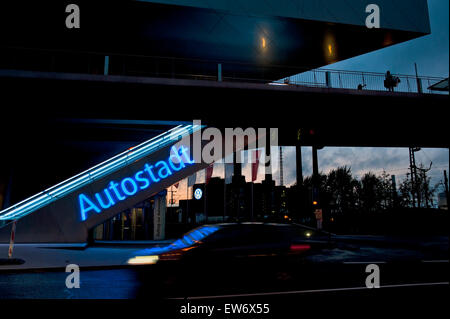 VW Autostadt Wolfsburg niedriger Sachsen Deutschland Volkswagen Twilight Europa Stockfoto