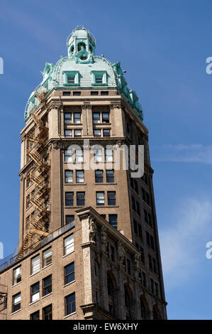 Das 17-stöckige Sun Tower Beaux-Arts aufbauend auf Pender Street in der Innenstadt von Vancouver, BC, Kanada Stockfoto