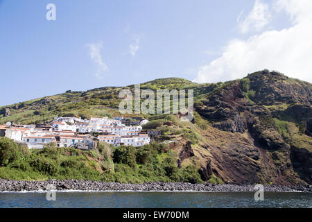 Blick vom Meer aus dem Corvo Dorf auf Corvo Island, Azoren, Portugal Stockfoto