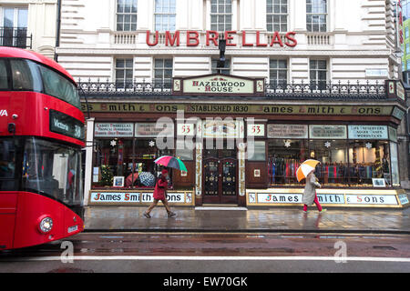 James Smith + Söhne, einem berühmten Umbrella Shop in New Oxford Street in London Stockfoto