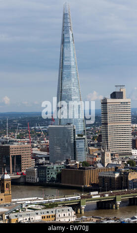 Blick auf The Shard, entworfen von Renzo Piano in London Stadtbild Stockfoto