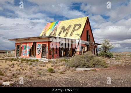 Kamp-Geschäft und Büro in zwei Pistolen. Zwei Kanonen befindet sich in Arizona, östlich von Flagstaff, was früher war Route 66. Stockfoto