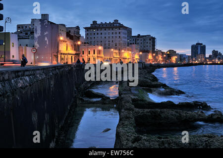 Abendstimmung, Malecon Esplanade, Centro Habana, Havana, Ciudad De La Habana, Kuba Stockfoto
