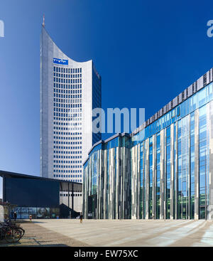 Augustusplatz mit Stadtturm, neue Augusteum, Leipzig, Deutschland Stockfoto