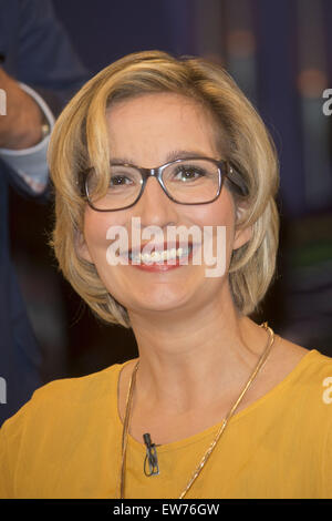 ARD NDR-Talkshow NDR-Talkshow im NDR-Studio Featuring: Yvonne Willicks Where: Hamburg, Deutschland: 17. April 2015 Stockfoto