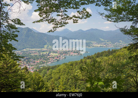 Lake Tegernsee und das Dorf Rottach-Egern, Bayern, Deutschland Stockfoto