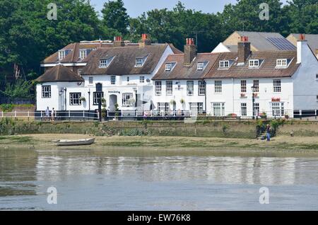 Die Bulls Head Pub, Strang-on-the-Green, Chiswick, London, England, UK Stockfoto