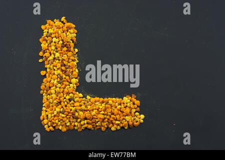 Buchstabe L (l; verwenden Sie es zweimal für LL) erstellt von bunten mehrere natürliche wilde Bio Blütenpollen von apis Bienen gesammelt Stockfoto