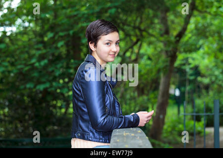 Porträt eines Mädchens im park Stockfoto