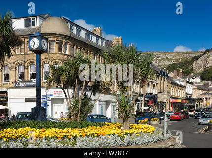 Großbritannien, Wales, Conwy, Llandudno, floral Kreisverkehr an Mostyn Street und Gloddaeth Street Kreuzung Stockfoto