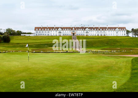 Trump Turnberry Hotel, Turnberry, Ayrshire, Schottland auf das 18. Grün auf dem Ailsa Championship Golfplatz angesehen. Stockfoto