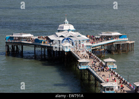 Großbritannien, Wales, Conwy, Llandudno, Pier, erhöhten Blick vom öffentlichen Park Happy Valley Stockfoto