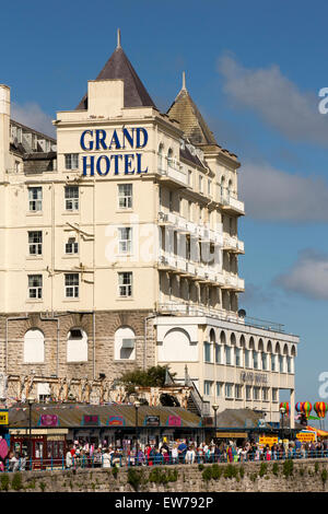 Großbritannien, Wales, Conwy, Llandudno North Beach, Grand Hotel neben bleibt der alten Pier Pavillon Stockfoto