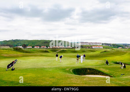 "Tappie Toorie", Par 3, 231 Hof 6. Fairway und grün mit Golfern, Ailsa Championship Golf Course auf der Trump Turnberry resor Stockfoto