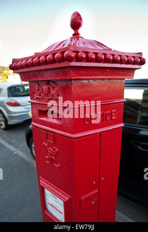 Großbritannien, Wales, Conwy, Llandudno, Mostyn Crescent, viktorianischen Penfold sechseckige Säule Post box Stockfoto