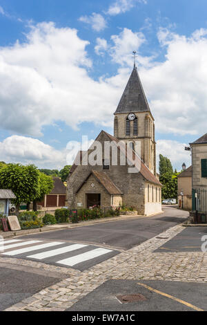 Eglise Saint-Crepin, Saint-Crepinien, Chaussy, einer traditionellen Kirche in einem kleinen französischen Dorf in Ile-de-France, Nord-Frankreich Stockfoto