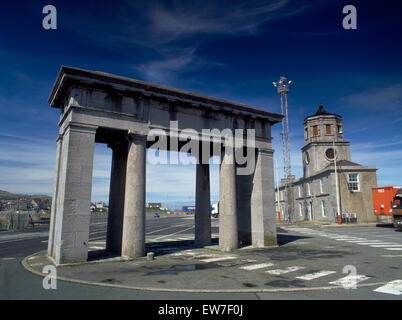 König George IV Memorial Arch von klassischen Design zum Hafen Holyhead, Anglesey, markieren ein Ende Thomas Telfords 267-Meile Mautstraße (A5) nach London. Stockfoto