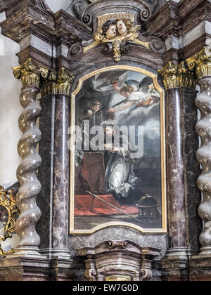 Innenraum der romanischen Basilika St. Georg in Prag, Teil der Pragerburg, Tschechische Republik Stockfoto