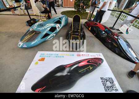 (150619)--SHENZHEN, 19. Juni 2015 (Xinhua)--Energie effiziente Fahrzeuge an der Maker Faire Wochentags 2015 Shenzhen Maker in Shenzhen, Guangdong Provinz Süd-China, 19. Juni 2015 angezeigt werden.  Der Shenzhen-Maker-Woche startete hier Freitag. (Xinhua/Mao Siqian) (Yxb) Stockfoto