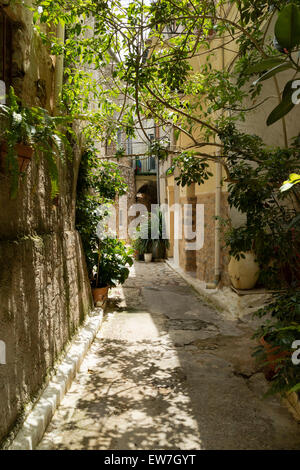 Gasse in Volissos, eines der schönsten Dörfer auf der Insel Chios, Griechenland Stockfoto