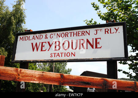 Melden Sie sich am Eingang in die North Norfolk Railway Station Weybourne, Norfolk, England, Vereinigtes Königreich. Stockfoto