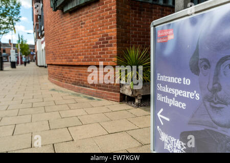 Schild mit dem Eingang zu Shakespeares Geburtsort Stratford-upon-Avon Stockfoto