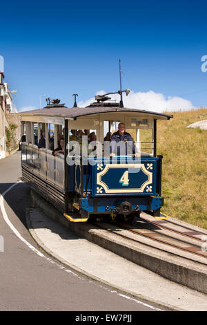 Großbritannien, Wales, Conwy, Llandudno, Ty Gwyn Road, Great Orme Straßenbahn Straßenbahn absteigend steilen Hügel Stockfoto