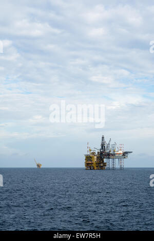 Offshore-Aufbocken Plattform auf dem Meer Stockfoto