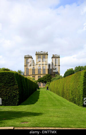 HARDWICK HALL, DERBYSHIRE, UK. 18. JUNI 2015.  Der Rückseite mit Blick über die Gärten von Hardwick Hall in Hardwick in Derbyshire, England. Stockfoto