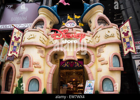 Außenseite der Disney Store, Shibuya-Ku, Tokyo, Japan Stockfoto