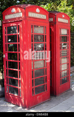 zwei rote Telefonzellen, London UK Stockfoto