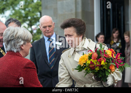 Das Royal Highland Centre, Ingliston, Newbridge, Midlothian, UK.19th Juni 2015. Die Princess Royal, Ehrenmitglied der Royal Highland und Landwirtschafts-Gesellschaft von Schottland, Besuch der Royal Highland Show in der Royal Highland-Mitte. © Karen Appleyard/Alamy Live News Bildnachweis: Karen Appleyard/Alamy Live-Nachrichten Stockfoto