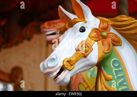 Traditionelle Gallopers bei Great Yarmouth Pleasure Beach in Norfolk Stockfoto