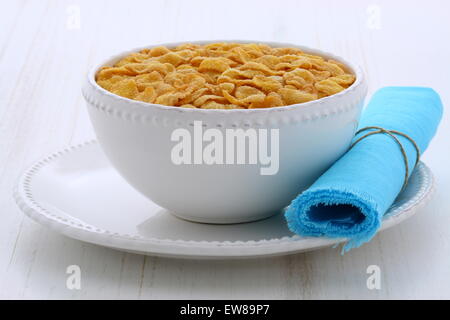 leckere und gesunde Cornflakes, mit frischem Maissamen gemacht. Stockfoto