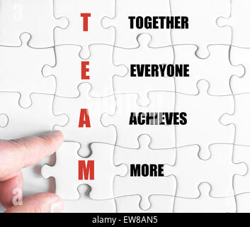 Konzept-Bild des Business-Akronym-TEAM als zusammen jeder erreicht mehr Stockfoto