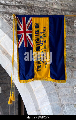 British Legion Frauen Abschnitt Flagge in St. James Church, Staunton, in der Nähe von Tewkesbury, Gloucestershire, England, UK Stockfoto