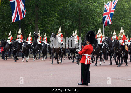 Leben Wachen household Cavalry für Trooping die Farbe The Mall London UK. Stockfoto