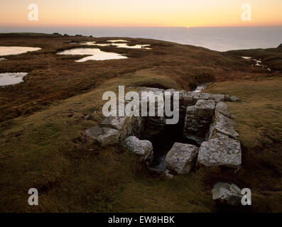 St Gwenfaen Brunnen, Rhoscolyn, Anglesey, hieß es, psychische Störungen im Gegenzug für Angebote aus weißem Quarz Kies zu heilen: Gwenfaen bedeutet weißer Stein Stockfoto