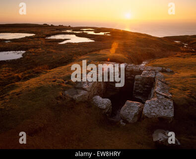 St Gwenfaen Brunnen, Rhoscolyn, Anglesey, hieß es, psychische Störungen im Gegenzug für Angebote aus weißem Quarz Kies zu heilen: Gwenfaen bedeutet weißer Stein Stockfoto