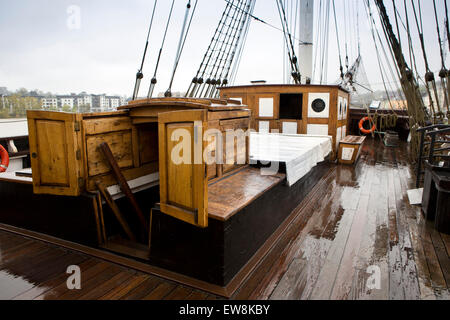 Irland, Co. Wexford, New Ross, Replik 1845 Auswanderer Dunbrody Schiffsdeck und Kombüse Stockfoto