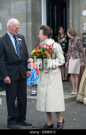 Das Royal Highland Centre, Ingliston, Newbridge, Midlothian, UK.19th Juni 2015. Die Princess Royal, Ehrenmitglied der Royal Highland und Landwirtschafts-Gesellschaft von Schottland, Besuch der Royal Highland Show, Schottland. Bildnachweis: Karen Appleyard/Alamy Live-Nachrichten Stockfoto