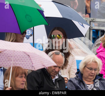 London, UK. 20. Juni 2015. Queens Aegon Championship Tennis. Die Schirme sind wie Regen Beginn der Semi-Finaltag in Queens verzögert. Bildnachweis: Aktion Plus Sport/Alamy Live-Nachrichten Stockfoto