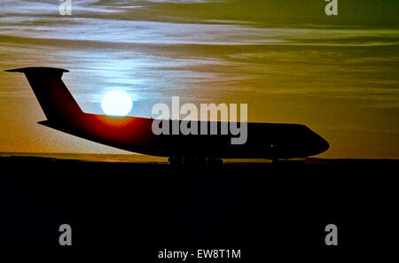 USA. 13. September 2013. USAF C-5A. Lockheed-Georgien Co. lieferte die ersten operativen Galaxy an der 437th Airlift Wing, Charleston Air Force Base, jetzt bekannt als gemeinsame Basis Charleston, SC, im Juni l970. C-5S werden vom aktiven Dienst, Reserve und der Air National Guard Besatzungen betrieben. Sie sind derzeit in Dover AFB, Del. stationiert; Travis AFB, Kalifornien; Lackland AFB, Texas; Martinsburg ANGB, W.VA und Westover ARB, Mass.In März 1989, die letzten 50 C-5Bs wurde hinzugefügt, um die 76 C-5A in der Luftwaffe Luftbrücke Streitkräftestruktur. Die C-5 b umfasst alle C-5A Verbesserungen als auch mehr als 100 zusätzliche sy Stockfoto