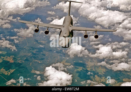 USA. 30. September 2013. USAF C-5A. Lockheed-Georgien Co. lieferte die ersten operativen Galaxy an der 437th Airlift Wing, Charleston Air Force Base, jetzt bekannt als gemeinsame Basis Charleston, SC, im Juni l970. C-5S werden vom aktiven Dienst, Reserve und der Air National Guard Besatzungen betrieben. Sie sind derzeit in Dover AFB, Del. stationiert; Travis AFB, Kalifornien; Lackland AFB, Texas; Martinsburg ANGB, W.VA und Westover ARB, Mass.In März 1989, die letzten 50 C-5Bs wurde hinzugefügt, um die 76 C-5A in der Luftwaffe Luftbrücke Streitkräftestruktur. Die C-5 b umfasst alle C-5A Verbesserungen als auch mehr als 100 zusätzliche sy Stockfoto