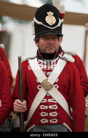 Alliierten Biwak, Waterloo, Belgien. 20. Juni 2015. Wellingtons massiven Alliierten Reenactment Armee versammelt. Truppen der Könige besitzen Regiment, das vierte. Bildnachweis: Malcolm Park Leitartikel/Alamy Live-Nachrichten Stockfoto